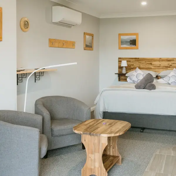 Huon River Sunrise Suite, gallery view 3