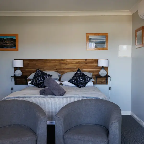 Honeymoon Suite, gallery view 12