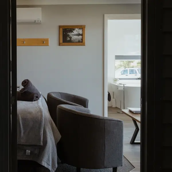 Honeymoon Suite, gallery view 3