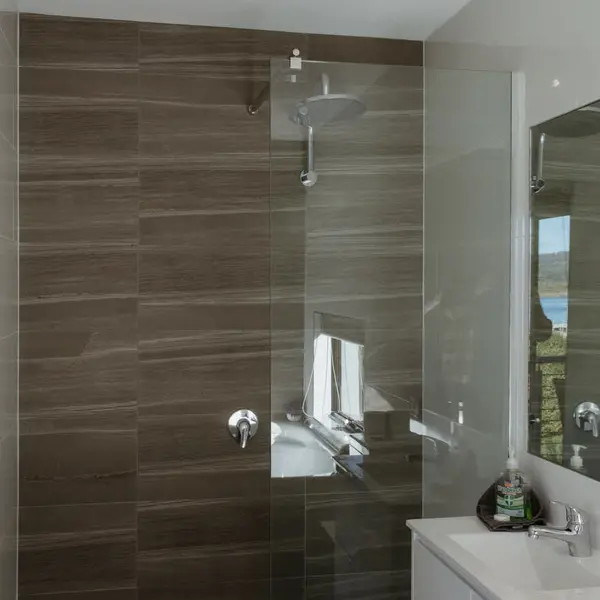 Honeymoon Suite, gallery view 8