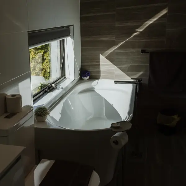 Honeymoon Suite, gallery view 9