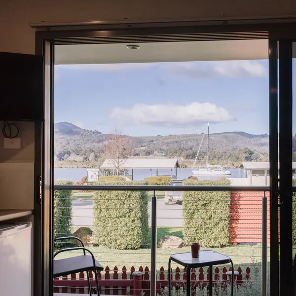 Huon River Sunrise Suite, gallery view 16