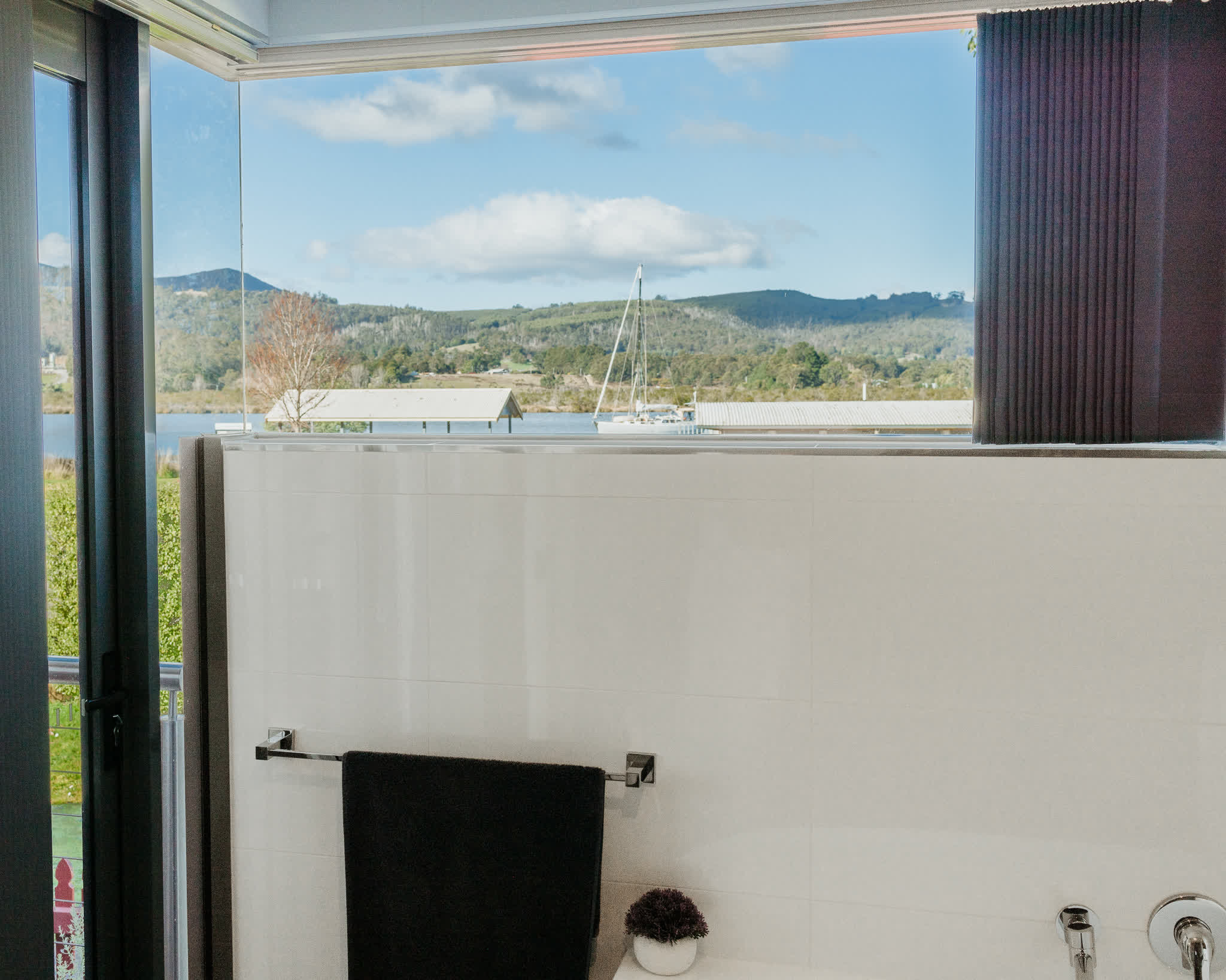 Huon River Sunrise Suite - Gallery Image 6