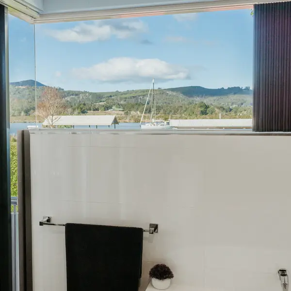 Huon River Sunrise Suite, gallery view 17