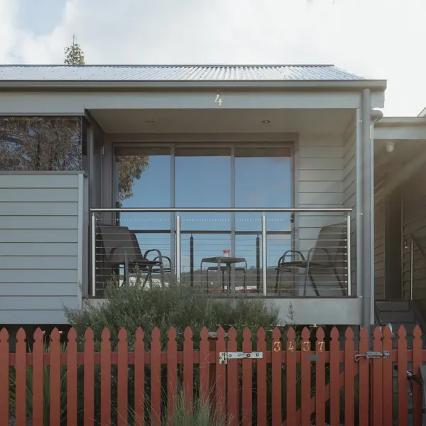 Huon River Sunrise Suite, gallery view 19