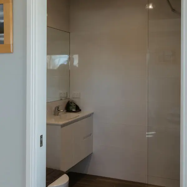 Huon River View Suite, gallery view 12