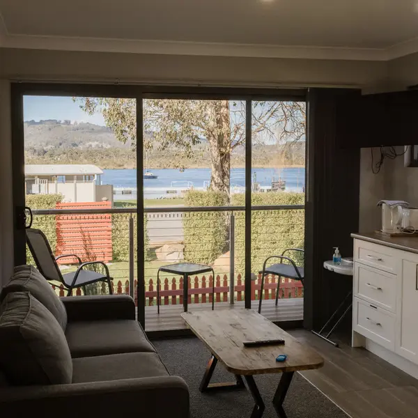 Huon River View Suite, gallery view 6